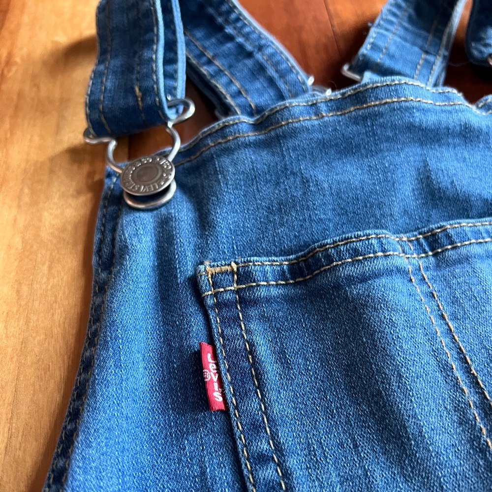 Girl’s Denim Levi’s Overalls - Picture 8 of 8